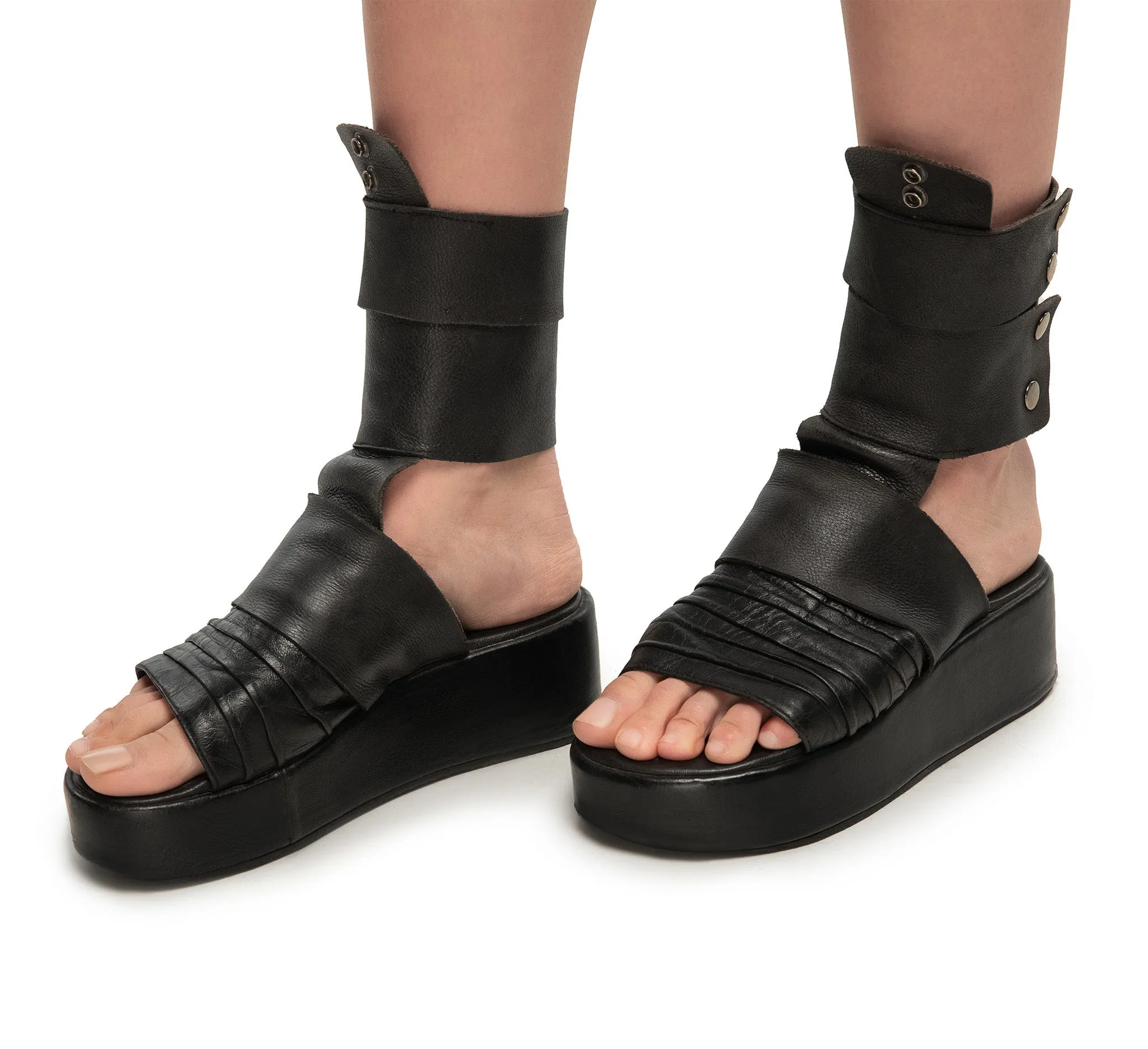 Leather sandals platform